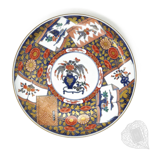 An Imari dish featuring book designs Patterned with floral devices, ca. mid-Meiji period (1870-1900s)
